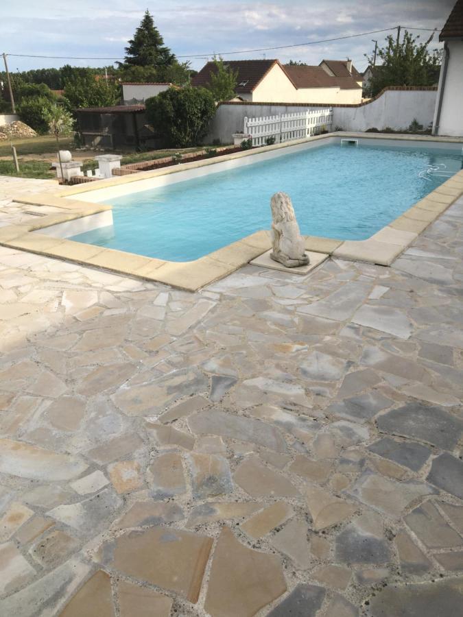 Maison Blanche Piscine Et Petit Dejeuner Châtellerault Kültér fotó