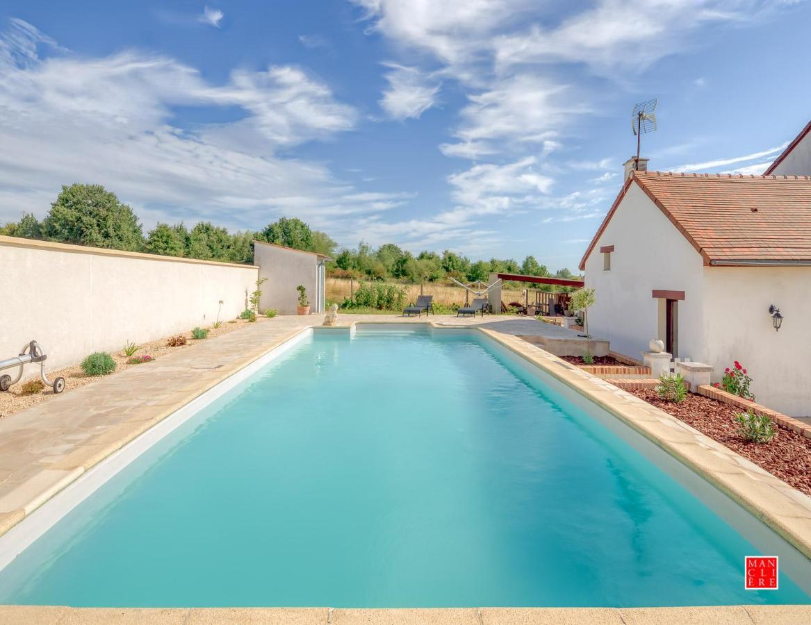 Maison Blanche Piscine Et Petit Dejeuner Châtellerault Kültér fotó